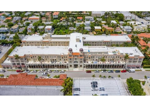 Tropicals of Palm Beach Apartment hotel in Palm Beach