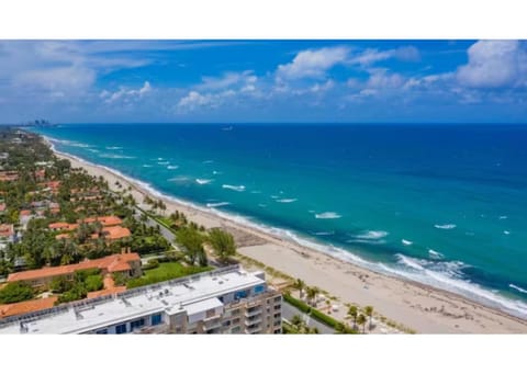 Tropicals of Palm Beach Apartment hotel in Palm Beach