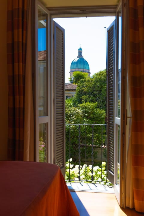 Bed, Day, Garden, View (from property/room), Balcony/Terrace, Photo of the whole room, Bedroom, Garden view