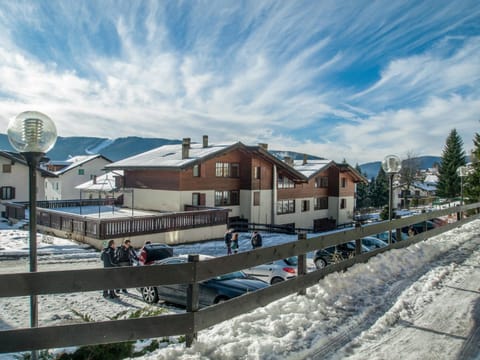 Property building, Facade/entrance, Winter