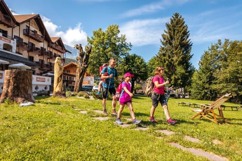Property building, Day, Garden, Garden view