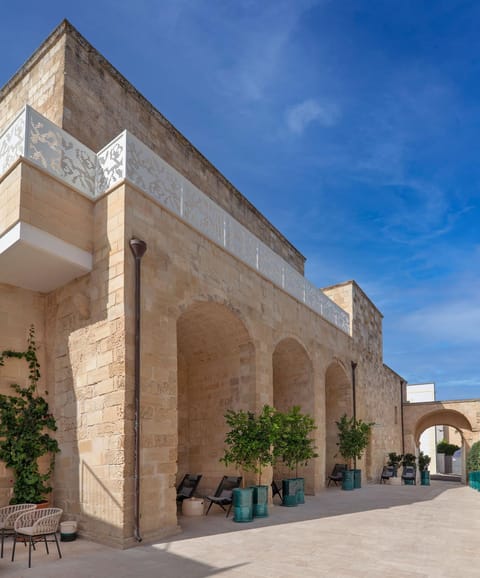 Facade/entrance