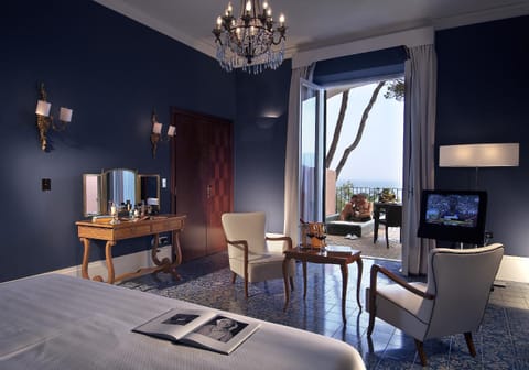 Bed, Balcony/Terrace, Seating area, Bedroom