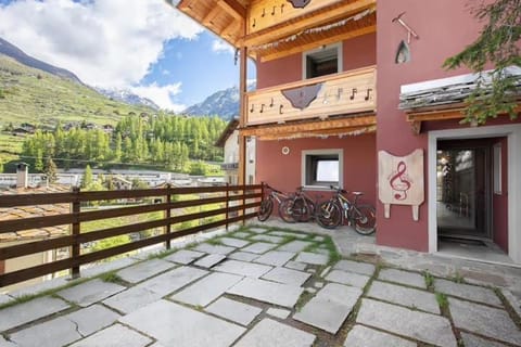 Property building, Mountain view, Parking