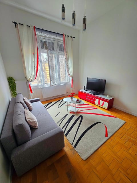 Bed, TV and multimedia, Living room, Seating area