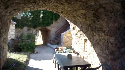 Patio, BBQ facilities, Banquet/Function facilities