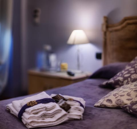 Decorative detail, Bedroom, towels