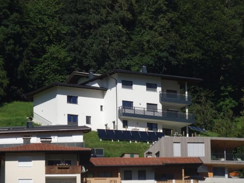 Facade/entrance, Off site, Natural landscape, Summer, Balcony/Terrace, On site, Family, Family