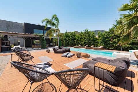 Property building, Swimming pool