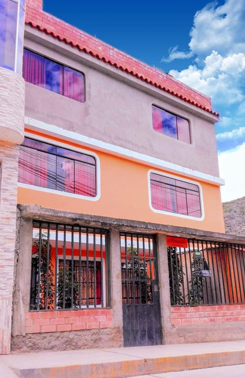 Facade/entrance, Floor plan
