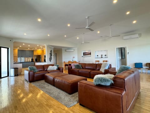 Living room, Dining area, kitchen