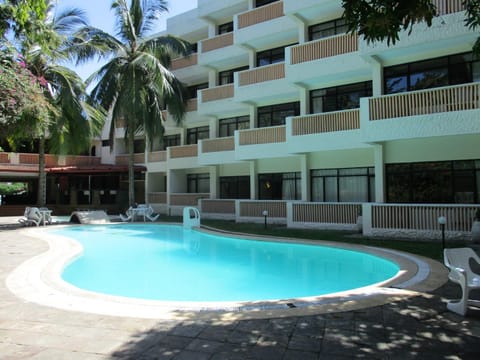 Property building, Day, Swimming pool