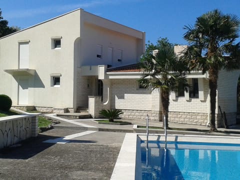 Property building, Pool view