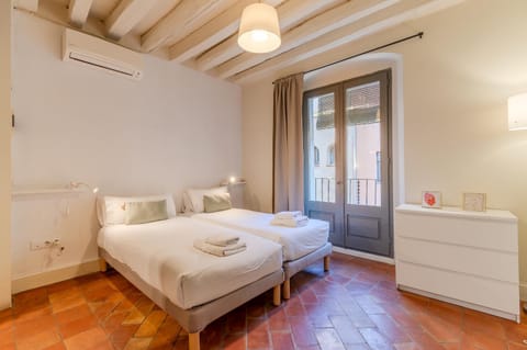 Bed, Photo of the whole room, Bedroom, towels, air conditioner