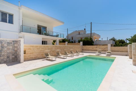 Pool view, Swimming pool, sunbed