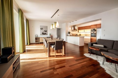 TV and multimedia, Kitchen or kitchenette, Living room, Seating area, Dining area, minibar