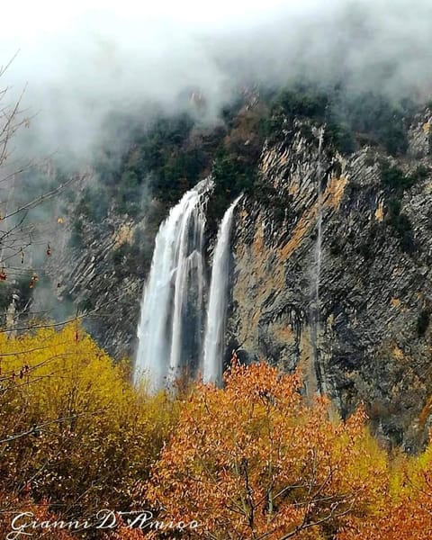 Nearby landmark, Day, Neighbourhood, Natural landscape, Hiking, Autumn, On site