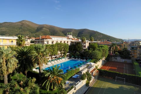 Property building, Bird's eye view, Swimming pool