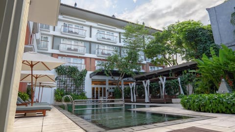 Property building, Pool view
