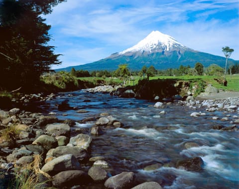 Nearby landmark, Day, Natural landscape
