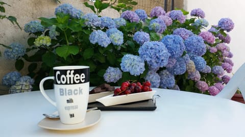 Patio, On site, Food, Drinks