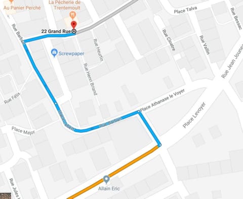 Le 22 grand rue House in Rezé