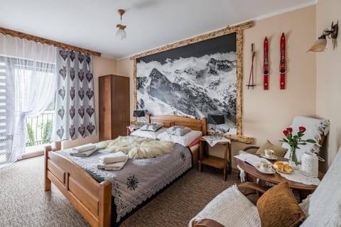 Bed, Photo of the whole room, Seating area, Bedroom, towels