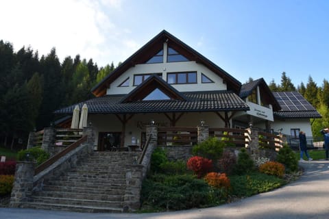Property building, Day, Garden, Garden view