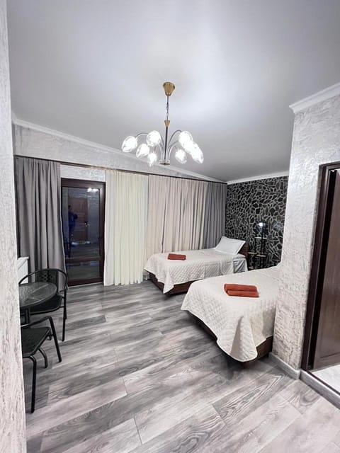 Nearby landmark, Bed, Natural landscape, Living room, Photo of the whole room, Seating area, Dining area, Bedroom
