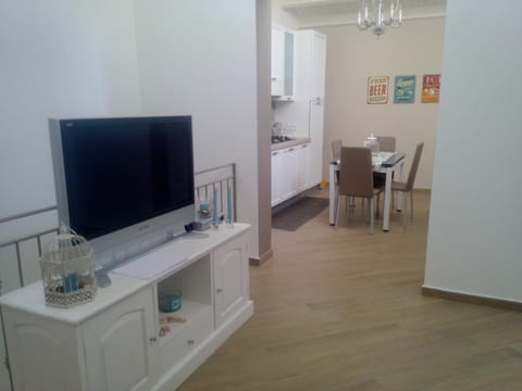 TV and multimedia, Kitchen or kitchenette, Dining area