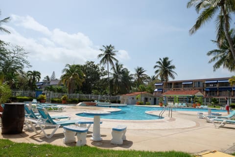 Spring, Day, Night, Neighbourhood, Winter, Summer, Autumn, On site, Lake view, Pool view, Swimming pool, Swimming pool, Sunset, young children, older children
