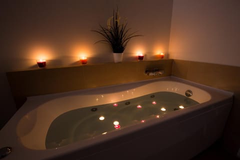 Bed, Bathroom, Balcony/Terrace