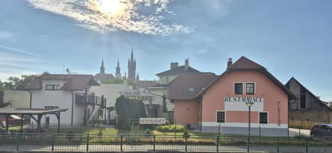 Property building, Restaurant/places to eat