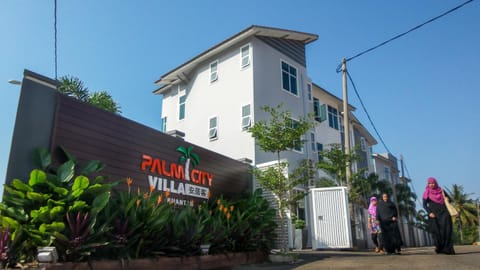 Facade/entrance