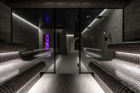 Hot Tub, Sauna, Steam room, Spa and wellness centre/facilities