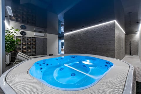 Hot Tub, Sauna, Steam room, Spa and wellness centre/facilities