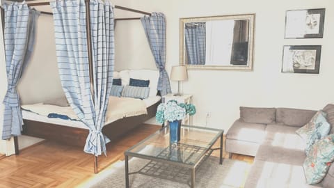 Bed, Living room