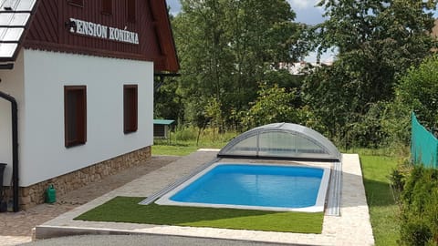 Neighbourhood, Swimming pool, Entertainment