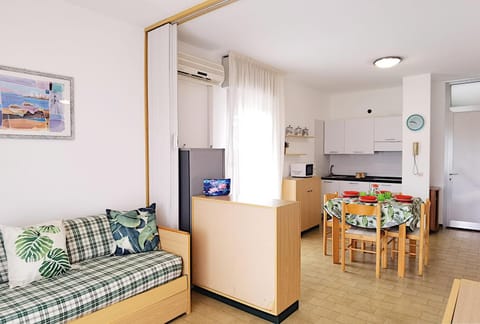 Bed, Kitchen or kitchenette, Living room, Dining area, air conditioner