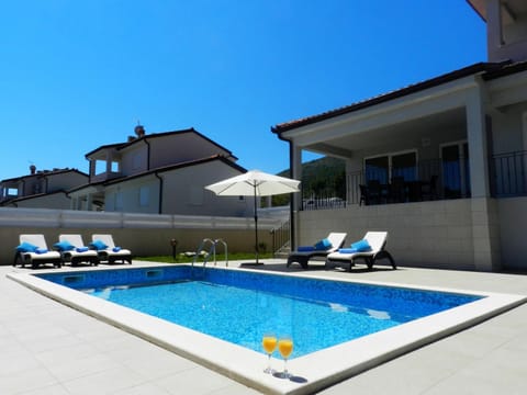 Spring, Day, Balcony/Terrace, Swimming pool, Swimming pool