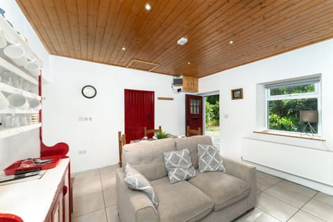 Living room, Seating area, internet