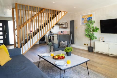 Living room, Dining area, Diving