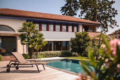 Property building, Garden view, Pool view, Swimming pool, sunbed