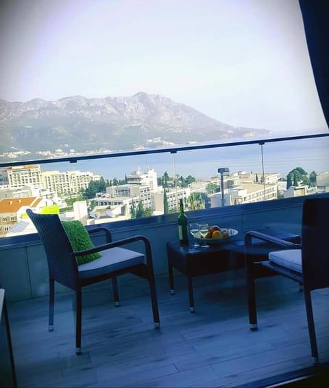 Balcony/Terrace, Mountain view