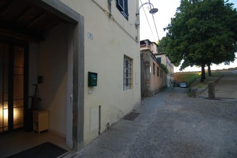S. Agostino Fronte Mura Apartment in Capannori