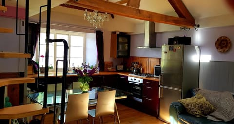 Kitchen or kitchenette, Living room