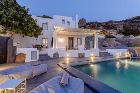 Property building, Facade/entrance, Swimming pool, Swimming pool