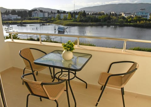 Balcony/Terrace, Lake view, River view