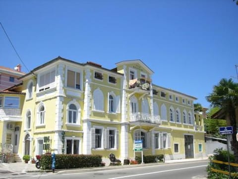 Property building, Balcony/Terrace