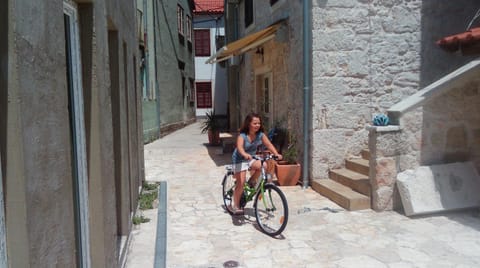 Property building, Quiet street view